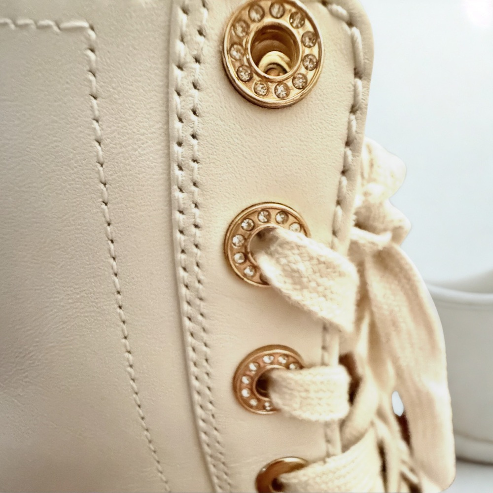 Kate Spade Cream White Merritt Lace-up Combat Boots with Tan Lug Soles 8.5 EUC - Picture 2 of 3